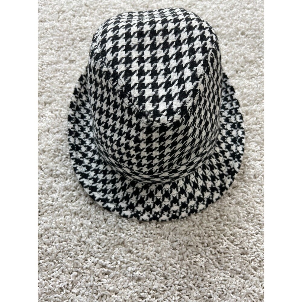 Milani Hat Mens Black AND WHITE IN EXELENT CONDITION SIZE L/XL